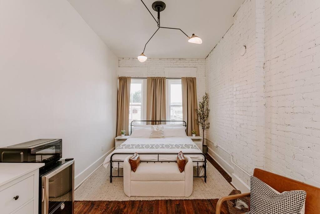 East Main Lofts - Farmhouse 204 マディソン エクステリア 写真
