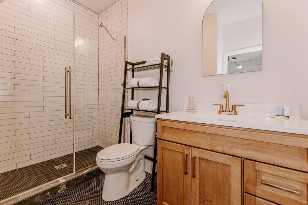 East Main Lofts - Farmhouse 204 マディソン エクステリア 写真