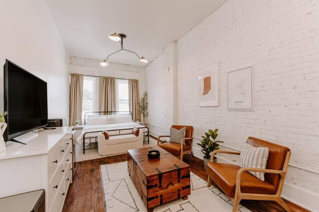 East Main Lofts - Farmhouse 204 マディソン エクステリア 写真